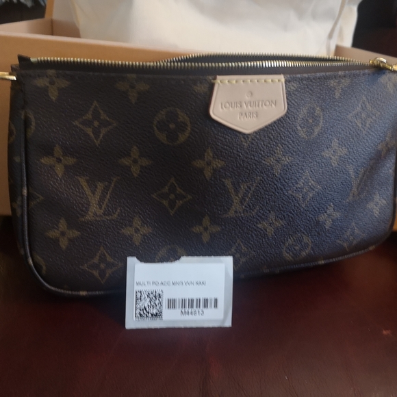 Authentic Louis Vuitton Multi Pochette Accessories - Picture 9 of 16
